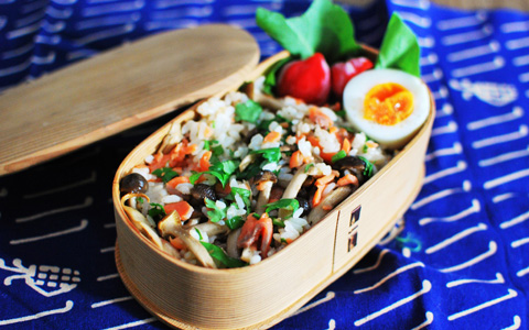OL便當食譜「蘑菇鮭魚散壽司便當」