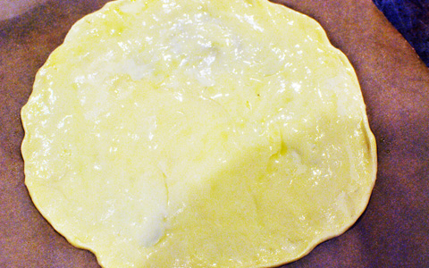 品味甜點帶來的新鮮和烤製的雙重口感——蘋果披薩