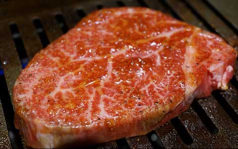 推薦給愛吃肉的妳!日本東京人氣燒肉店介紹。