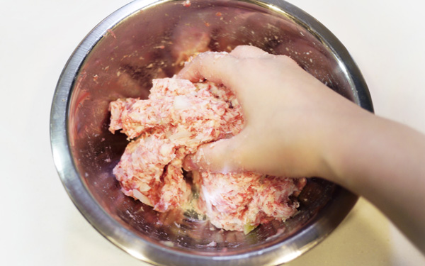 小豬很可愛,意大利風多汁豬肉丸子蓋飯