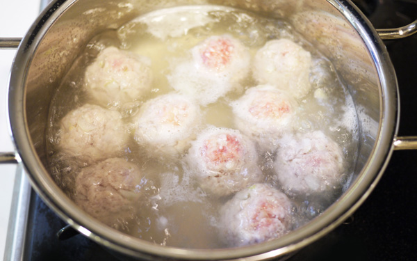 小豬很可愛,意大利風多汁豬肉丸子蓋飯