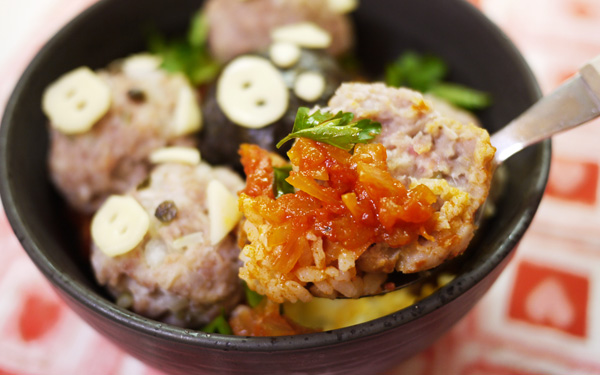 小豬很可愛,意大利風多汁豬肉丸子蓋飯