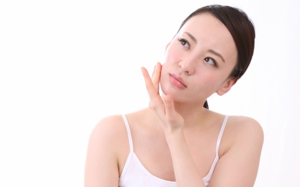 只有對付乾燥是沒用的?!冬天時加深肌膚暗沉的原因是?