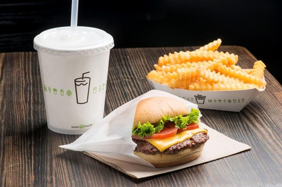 2016年,紐約漢堡店「Shake Shack」將在日本開幕!好想吃 100%安格斯牛肉所製的漢堡喔♪