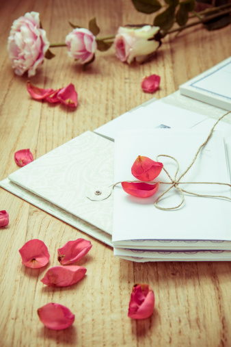 置入夫妻的照片或是插圖…現在的「結婚證書」真的可愛到不行!