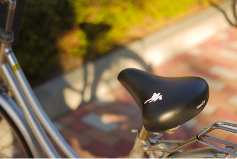 打消偷車賊的念頭!自行車防竊貼紙「鳥糞」即將在VILLAGE VANGUARD開始販售!