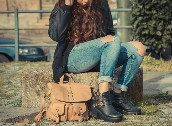 Detail of a girl posing in an urban context