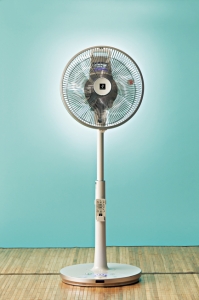 【日本注目、新電器製品】像蝴蝶一樣起舞,扇風均勻的SHARP負離子除菌風扇『PJ-D3DG』