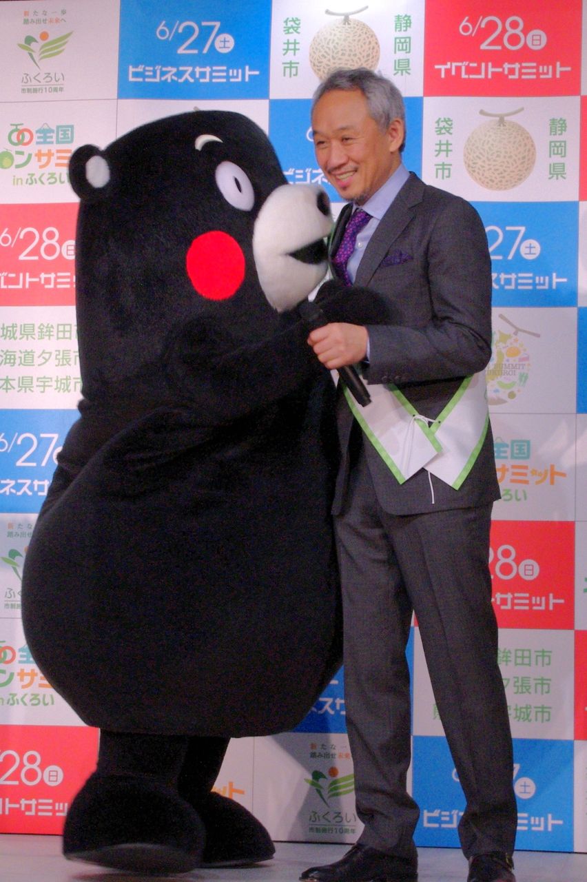 來看看新哈密瓜大使・西村雅彦以及熊本熊如何一起推薦哈密瓜哦