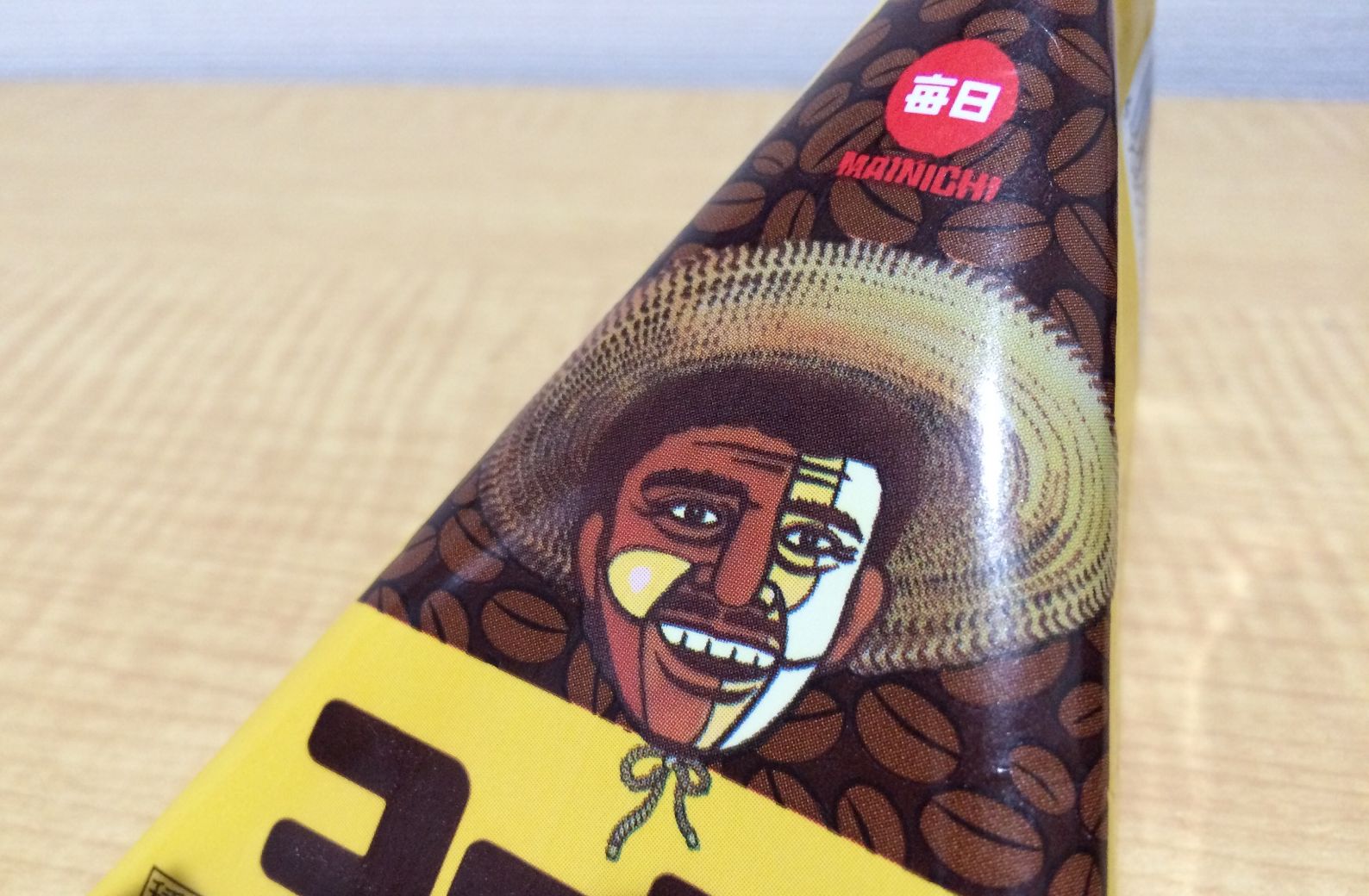 在營養午餐喝了〜! 牛奶風味的豐富滋味♪ 先一步品嚐了懷舊的鋁箔包裝「三角咖啡」!!