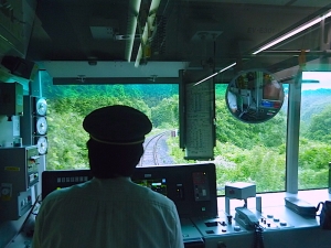 駅で充電して電池で走るスマホみたいな電車に乗ってみた