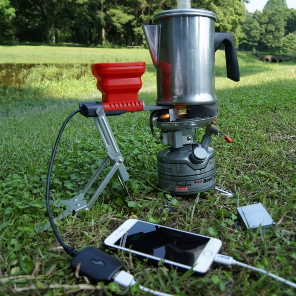 只要有利用水火發電的充電器,就算露營區沒有插座也能玩得盡興!