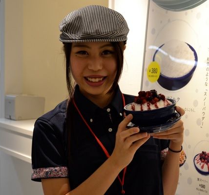 美女店員推薦甜點! 全新口感 「牛奶雪花冰」