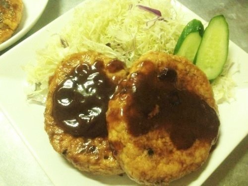 【食譜】不使用肉! 用麵包邊作成的漢堡排作法