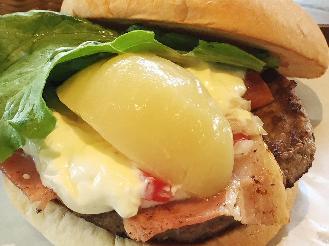 漢堡夾水蜜桃!?享用FRESHNESS BURGER甲府店限定的餐點