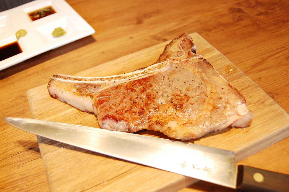 終極美味的燒肉!肉食愛好者一定要光臨的東京餐廳。想品嚐熟成「和牛丁骨牛肉」燒肉請來這裡!