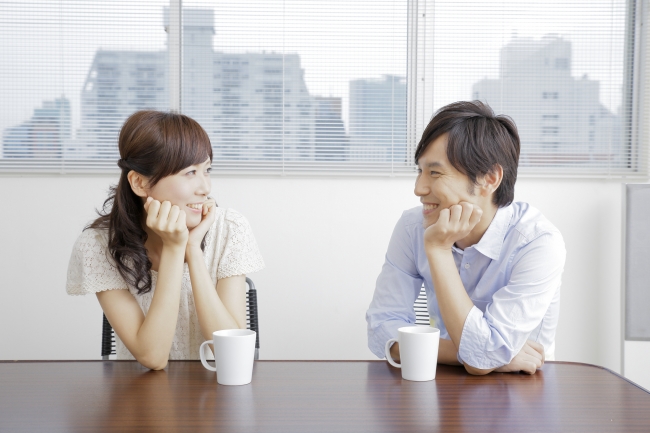 有點奇特的日本體驗活動!可輕鬆認識異性的「併桌咖啡廳」已於銀座盛大開幕! 女性消費者飲料暢飲&蛋糕套餐只要500日圓!
