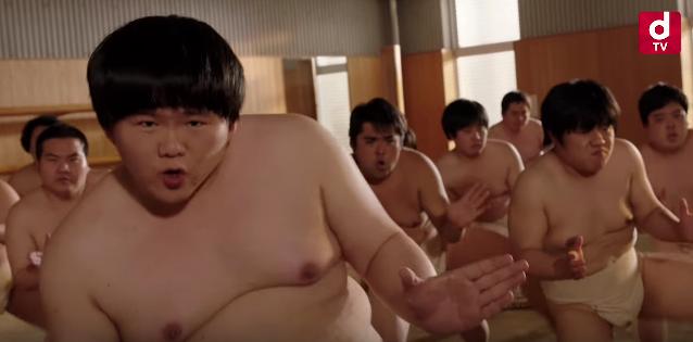 假聲男高音小胖・林育羣主演的相撲劇『DOSUKOI音樂喜劇』的獨特奇幻世界超猛!!