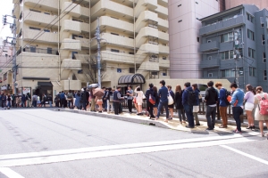 〈記者が実測!〉108人待ち!