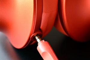 デザインのSONYが全力投球した!モバイル対応ヘッドフォン『h.ear on』