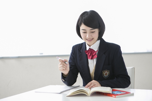 日本高中生間不可思議的新風潮!不去圖書館,而是在KTV包廂念書