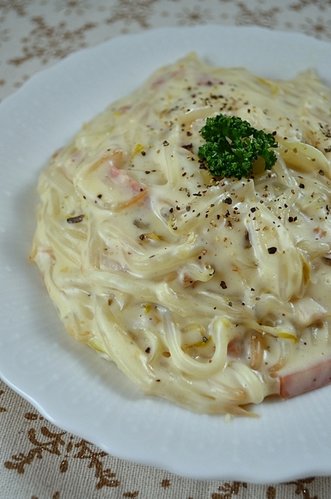 【食譜】奶香豐盈口感醇厚！義式白醬風味「卡波那拉豆芽菜」