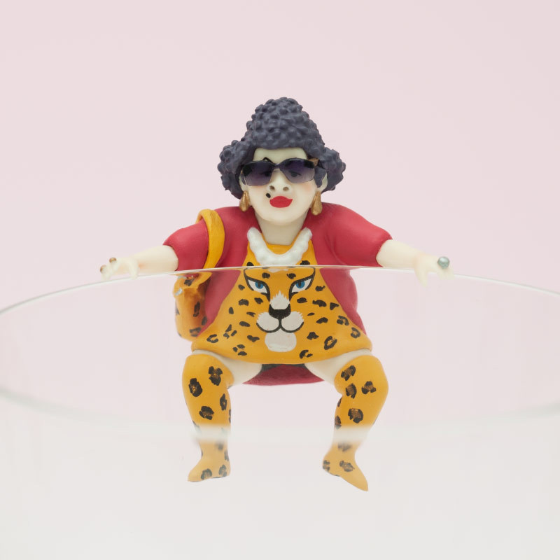 大佛髮型加上豹紋大衣…『大阪大媽 Ver.』於“杯緣” 系列登場!! 太過刺激連杯子都受到強烈衝擊的程度!