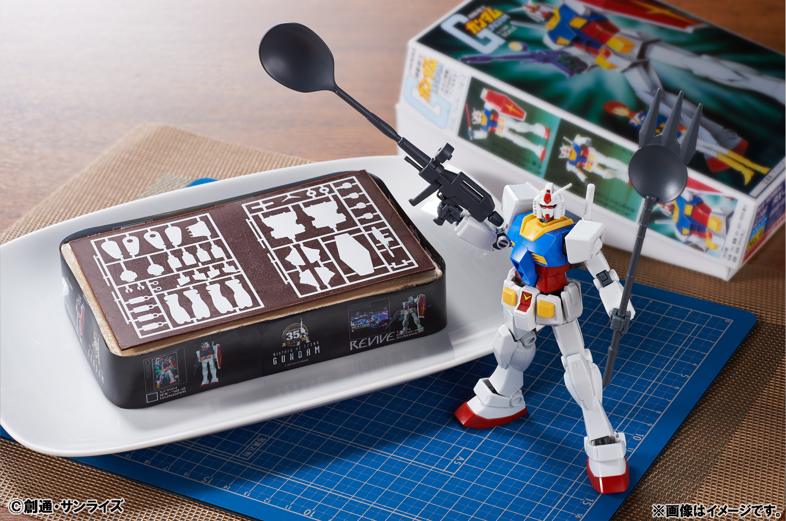 【機動戰士鋼彈】「鋼彈模型第一號」造型蛋糕發售! 還隨附武器前端做成湯匙與叉子形狀的鋼彈模型喔!!