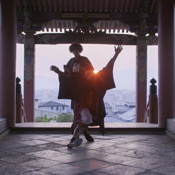 清水寺與海外人氣舞者夢幻聯手!!在清水舞台表演舞蹈的絕美畫面如夢似幻!