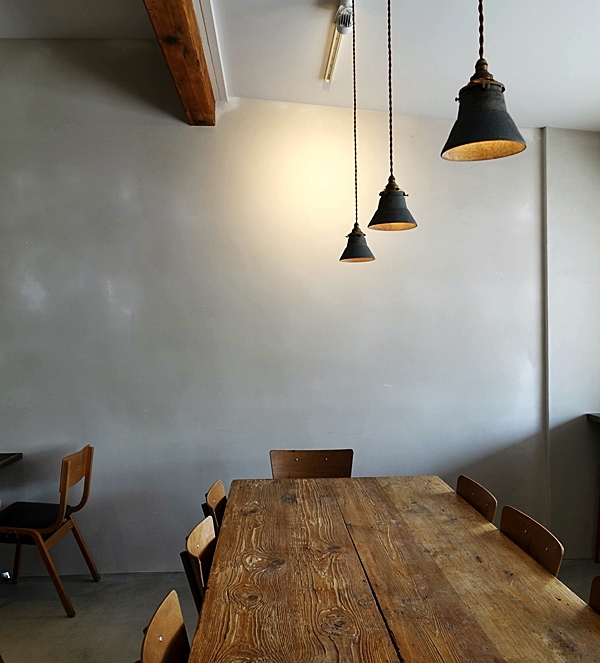 鎌倉小町通りの「OXYMORON （オクシモロン）」内側