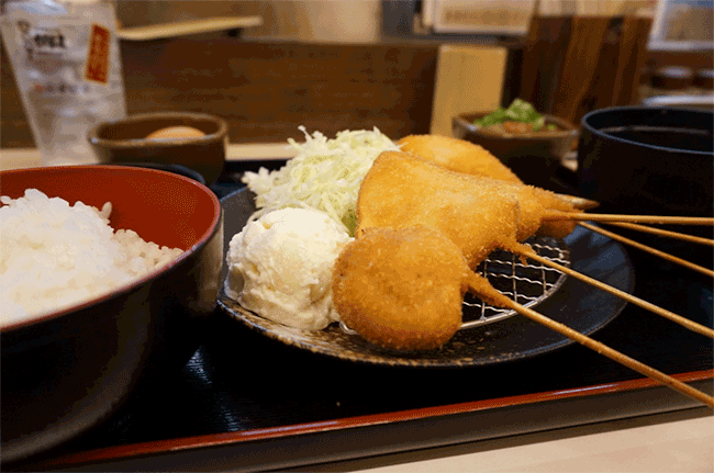 一個人去也沒問題的超值炸串定食:串かつだるま北新地店