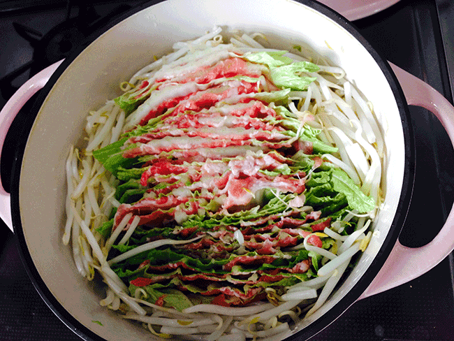 日本流行食譜介紹!秋冬最熱門的千層白菜豬肉鍋(ミルフィーユ鍋)!
