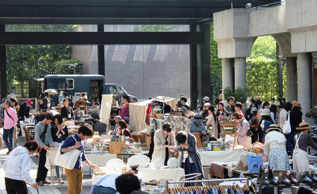 週日就來赤坂逛跳蚤市場吧!復古絕版品便宜挑