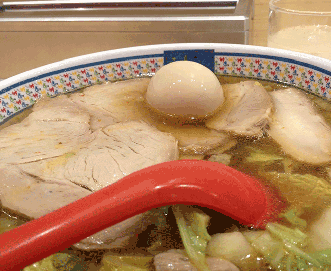 「男女糾察隊」藝人也來狂賀開店!滿滿白菜魯&豬肉片的神座拉麵