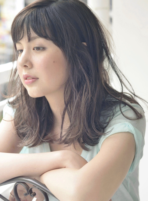 中長髮的女生看過來!蓬鬆自然捲髮正流行