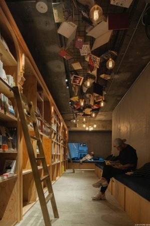 住宿 書店