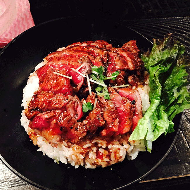 東京新發現!肉如山一般高的人氣牛排丼飯!