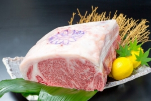 喜歡吃肉的話想不想試試高度28公分的神戶牛塔鍋
