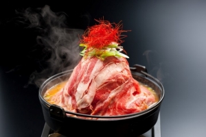 喜歡吃肉的話想不想試試!?高度28公分的神戶牛塔鍋