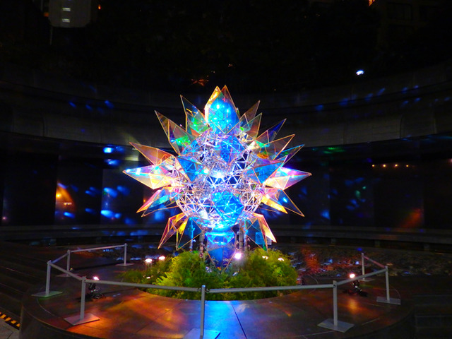 使用了和“和製耶誕樹”同樣的材料・結構作成的高約3公尺的擺飾