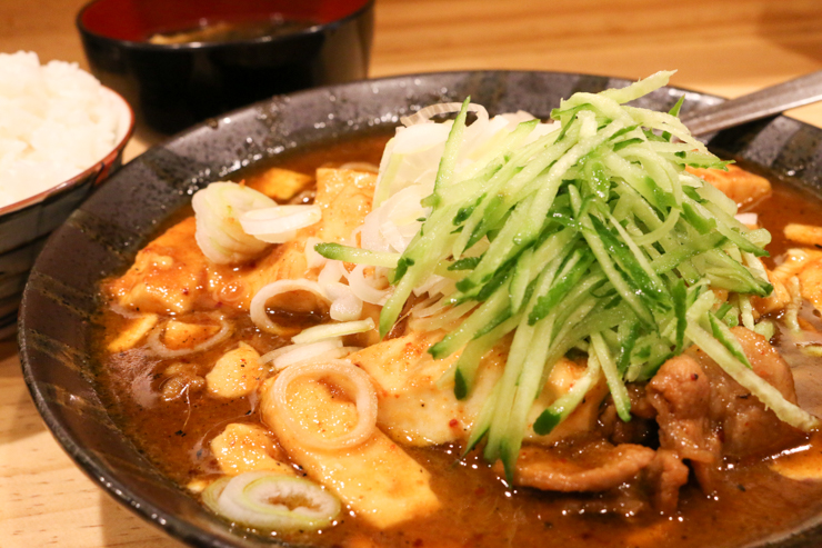 東京在地人才知道的東十條「辣味鍋」!到創始店「TON八」品嚐辣勁十足的口感!