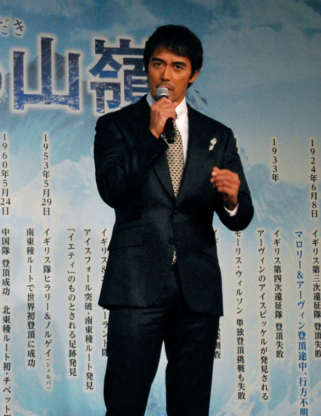 在5200公尺「珠穆朗瑪峰」拍電影 阿部寬學會「洗鼻子技巧」!
