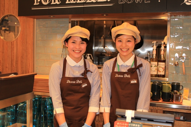 「東急Plaza銀座」之制服大集合!據說還有藍色蜘蛛人現身