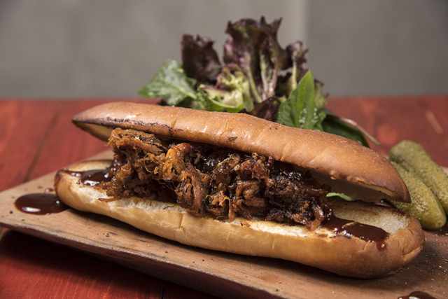 「低溫久烤煙燻豬肉三明治」（1,000日圓）