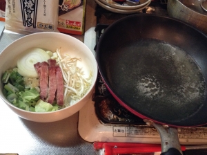 「サッポロ一番みそラーメンが焼肉になりました」のおいしさの決め手は“おこげ”にあり!