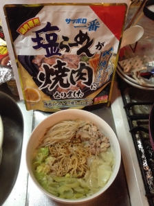 「サッポロ一番みそラーメンが焼肉になりました」のおいしさの決め手は“おこげ”にあり!