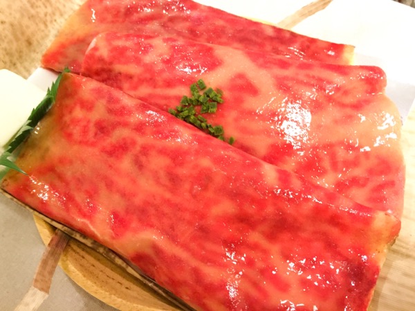 看起來就像真的！「霜降牛肉蛋糕」試吃文