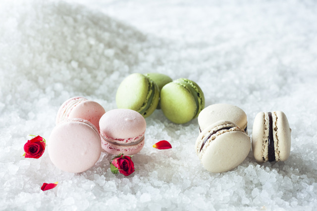 「沖繩縣產鹽&焦糖馬卡龍」(3入裝 1,200日圓,6入裝 2,000日圓)」