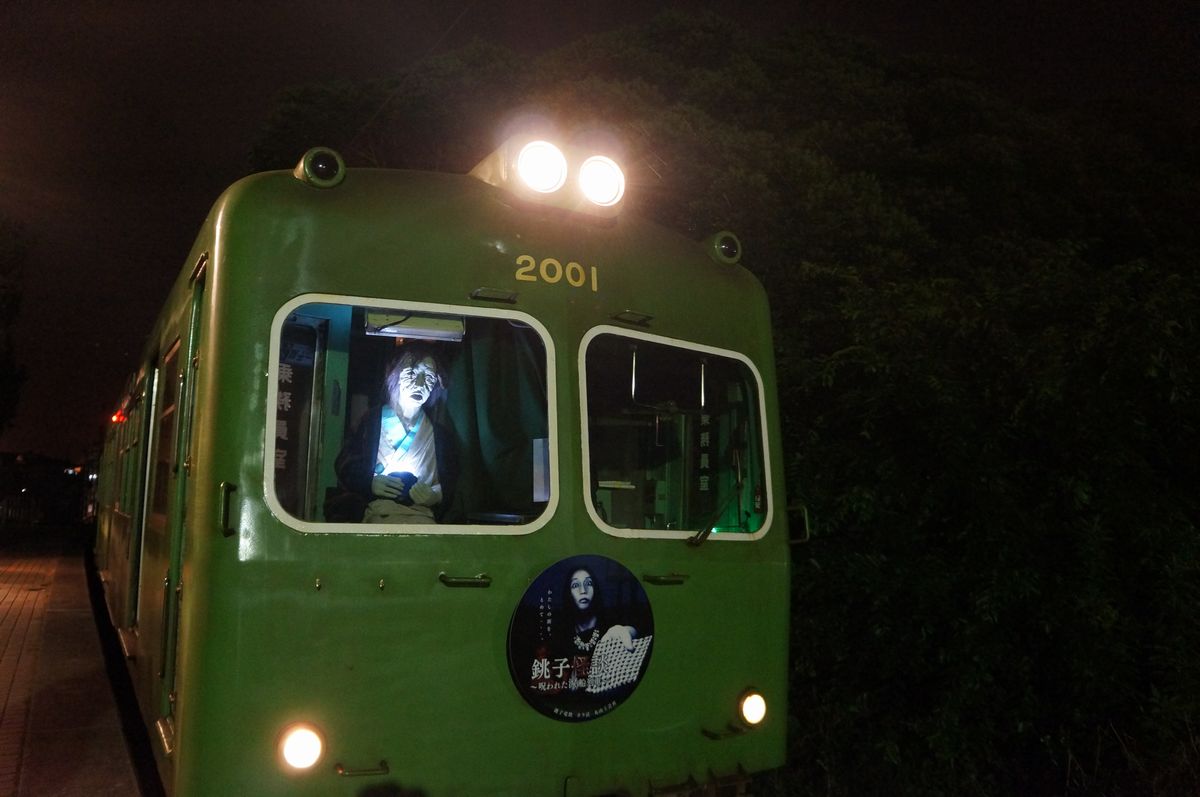 無處可逃的「鬼屋電車」超刺激!車廂內驚聲尖叫