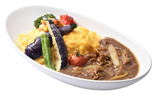 館內配合活動 「RED BRICK SUMMER 2016」上將會登場的「牛肉與夏季蔬菜之歐姆蛋咖哩」(含稅1,166日圓)